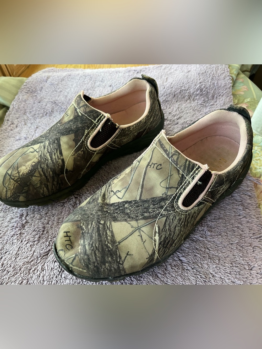 RedHead XTR camo slip-on moc shoes.
Camo pattern upper with rubber lug outsole